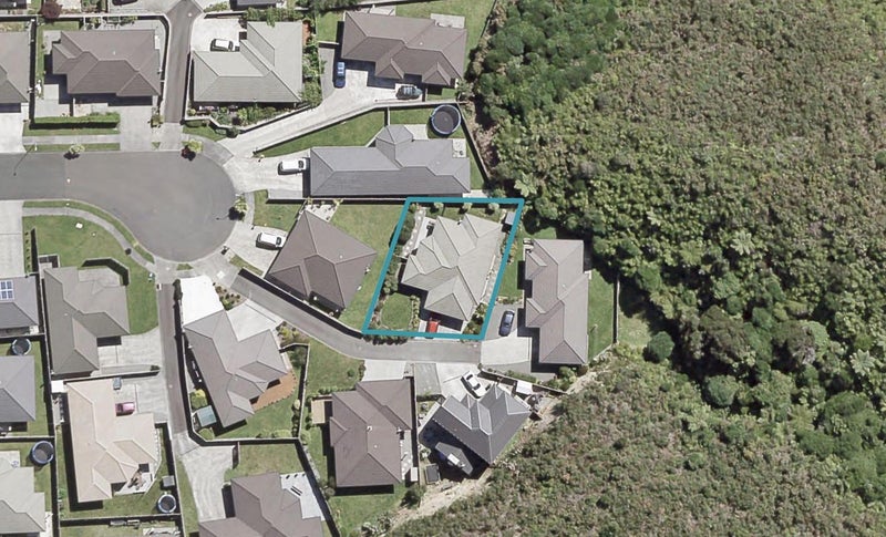 17 Beaufort Close, Kingsley Heights, Upper Hutt - Carousel 1