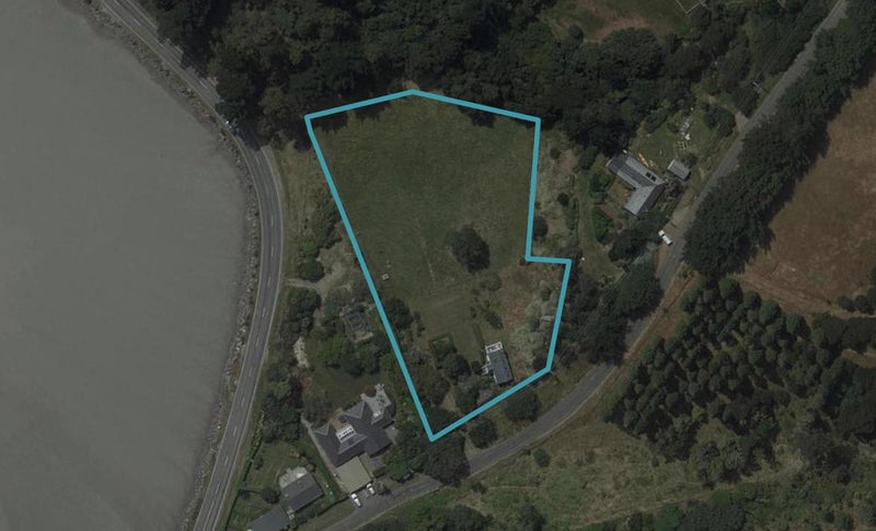 75 Andersons Road, Charteris Bay, Lyttelton - Carousel 1