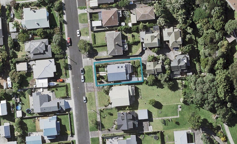 35 Hanlon Crescent, Narrow Neck, Auckland - Carousel 1