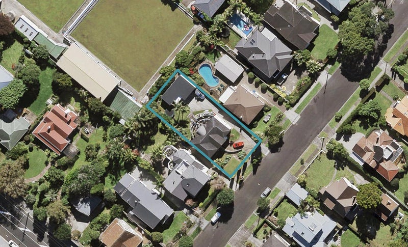 9 Ranleigh Road, Mount Albert, Auckland - Carousel 1