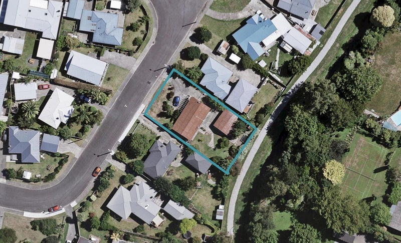30 Warwick Crescent, Taradale, Napier - Carousel 1