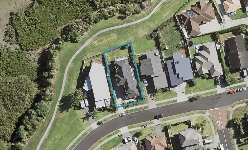 47 Aberdeen Crescent, Wattle Downs, Auckland - Carousel 1