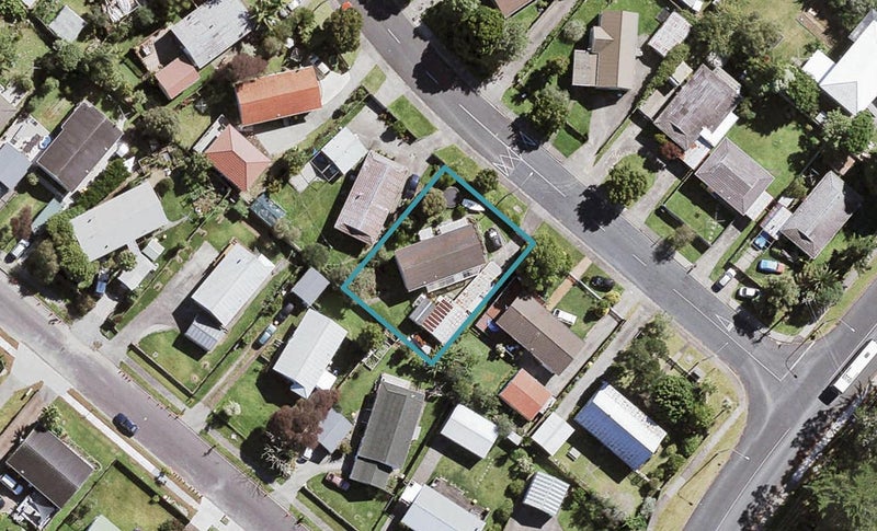 6 Farwood Drive, Henderson, Auckland - Carousel 1