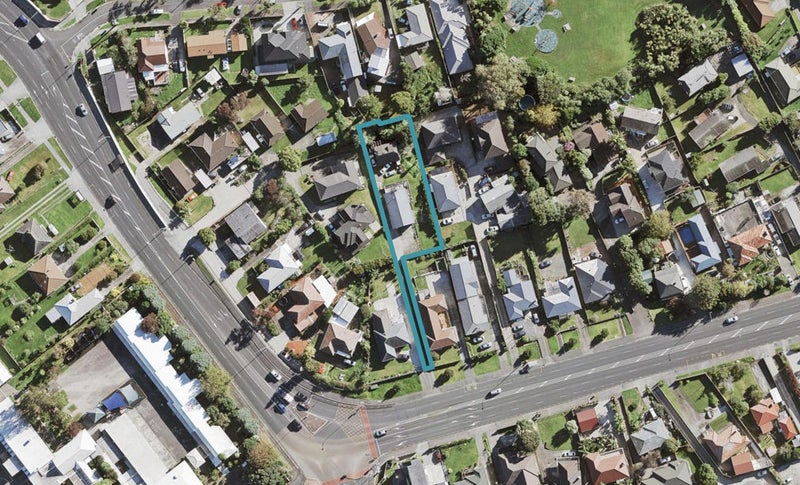 4 Maioro Street, New Windsor, Auckland - Carousel 1