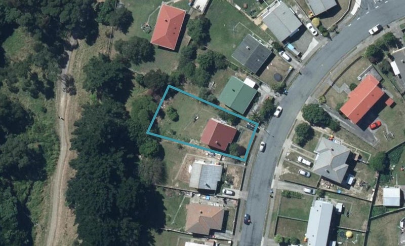 73 Waihemo Street, Waitangirua, Porirua - Carousel 1