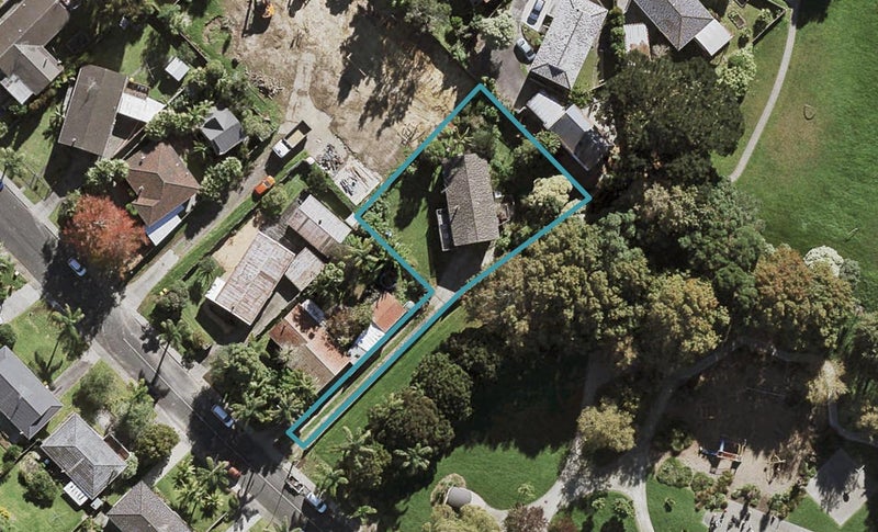 11 Normanton Street, Glenfield, Auckland - Carousel 1