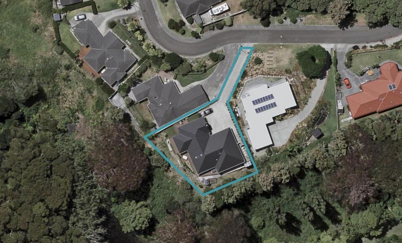 18 Fairway Oaks Drive, Waikanae Beach, Waikanae - Carousel 1