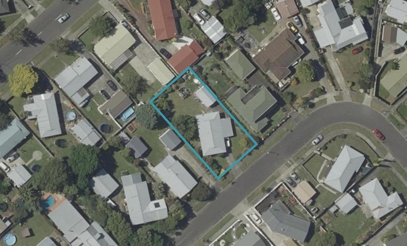 11 Rosedale Crescent, Cloverlea, Palmerston North - Carousel 1