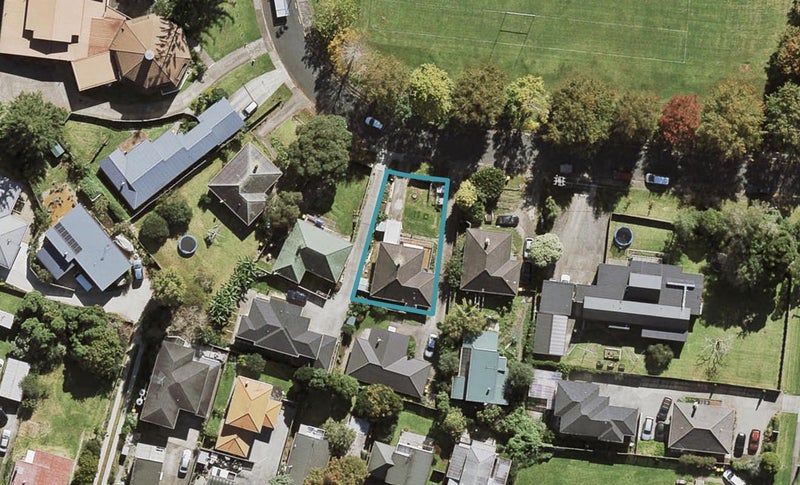 8 Greenslade Crescent, Northcote, Auckland - Carousel 1