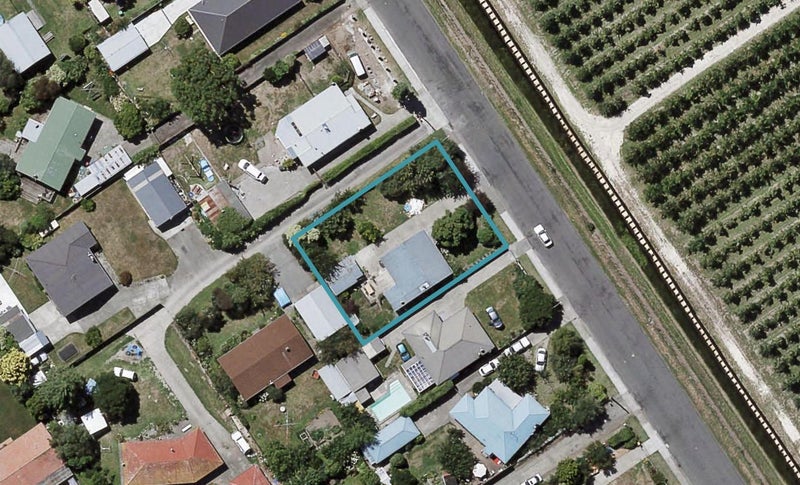 411 Collinge Road, Mayfair, Hastings - Carousel 1
