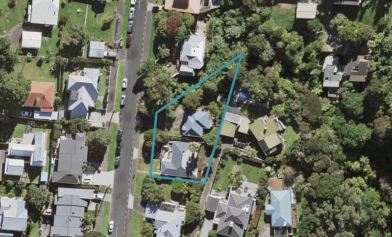 1/6 Seaview Avenue, Northcote, Auckland  - Carousel 1