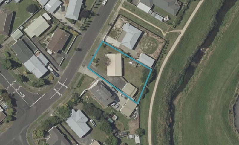 43 Rosedale Crescent, Cloverlea, Palmerston North - Carousel 1