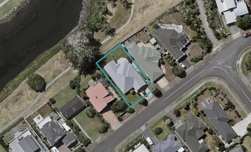 21 Barrett Drive, Waikanae Beach, Waikanae - Carousel 1