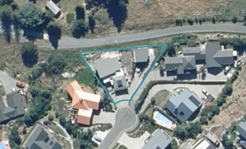 9 Elizabeth Place, Kelvin Heights, Queenstown - Carousel 1