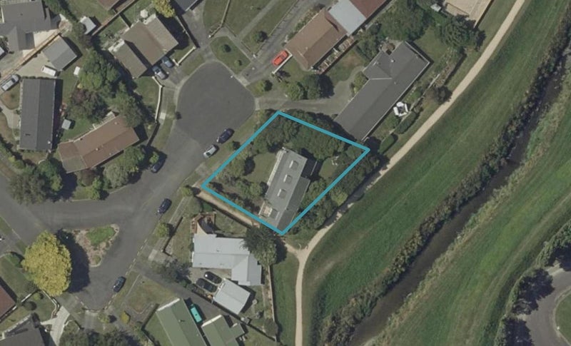 28 Cecil Place, Cloverlea, Palmerston North - Carousel 1
