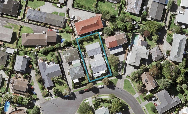 2/11 Chip Grove, Sunnyhills, Auckland - Carousel 1