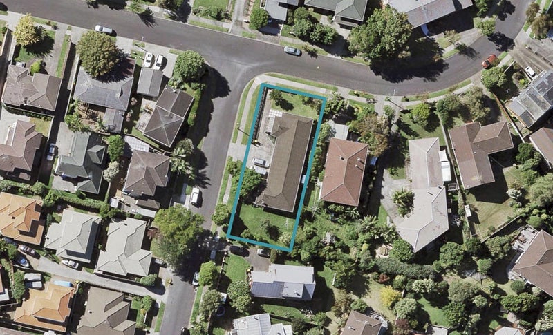 2/2 Thurston Place, Bucklands Beach, Auckland - Carousel 1