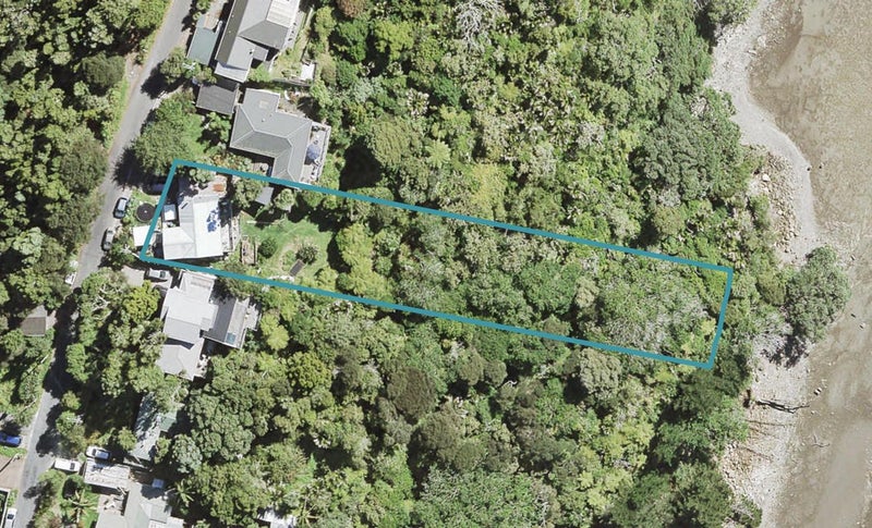 72 Kauri Point Road, Laingholm, Auckland - Carousel 1