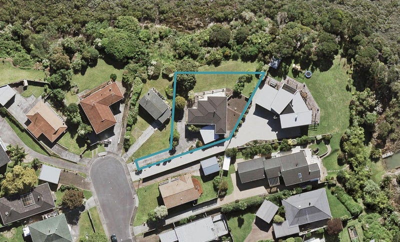 37 Realm Place, Massey, Auckland - Carousel 1