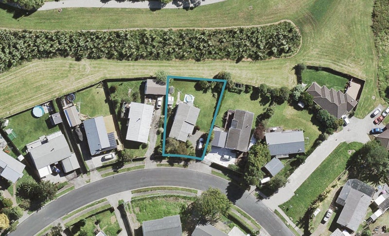 16 Taranui Place, Henderson, Auckland - Carousel 1