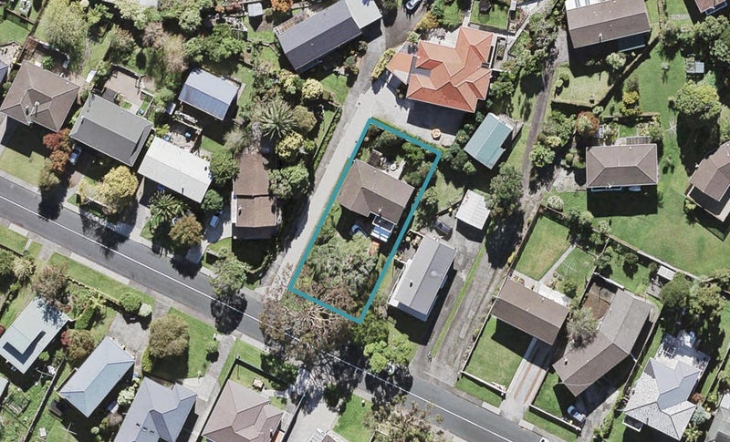 63 Lantana Road, Green Bay, Auckland - Carousel 1