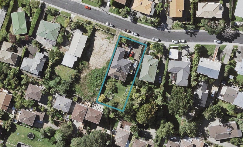 5 Bevyn Street, Castor Bay, Auckland - Carousel 1