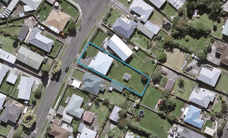 6 Rosendale Avenue, Spotswood, New Plymouth - Carousel 1