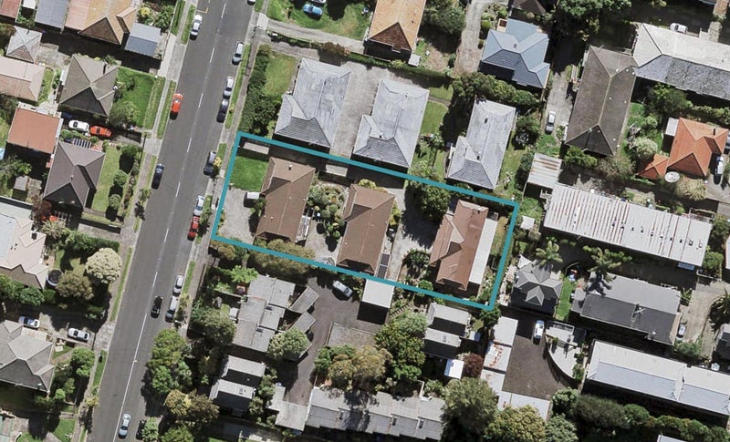 2/12 Fowlds Avenue, Sandringham, Auckland - Carousel 1