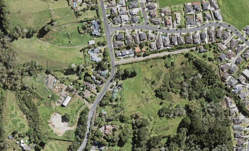 112 Simpson Road, Henderson Valley, Auckland - Carousel 1