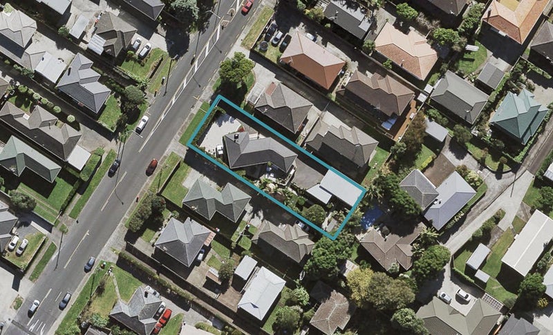 52 Hayr Road, Three Kings, Auckland - Carousel 1