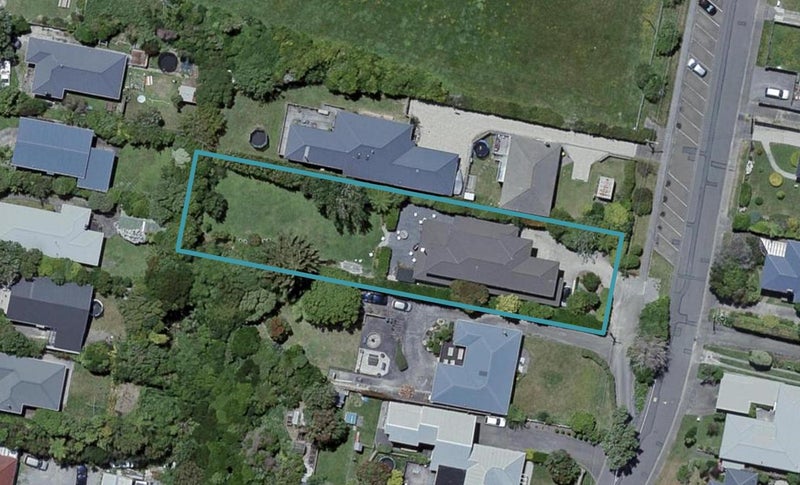 21 Robert Street, Newlands, Wellington - Carousel 1