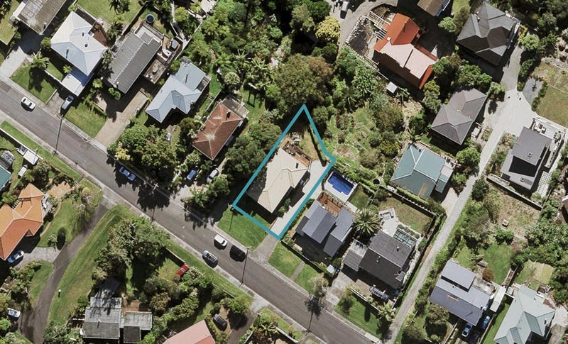 10 Hoskins Avenue, Hillsborough, Auckland - Carousel 1