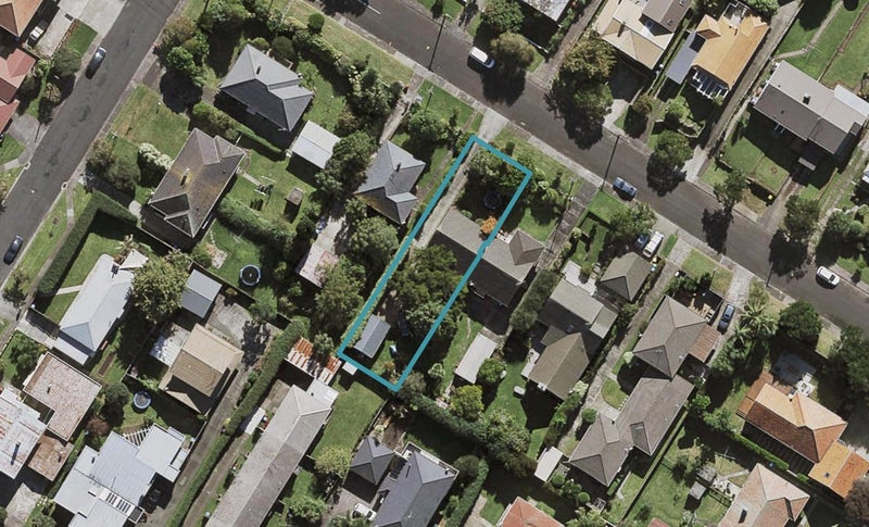 29 Kowhatu Road, One Tree Hill, Auckland - Carousel 1