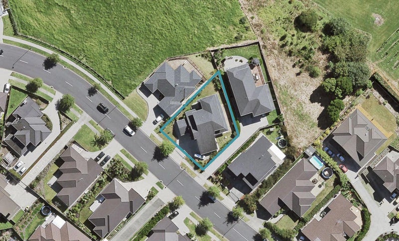 81 Lake Panorama Drive, Henderson Valley, Auckland - Carousel 1