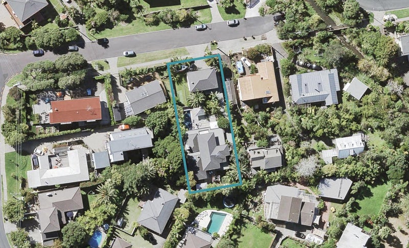 10 Westbourne Road, Murrays Bay, Auckland - Carousel 1
