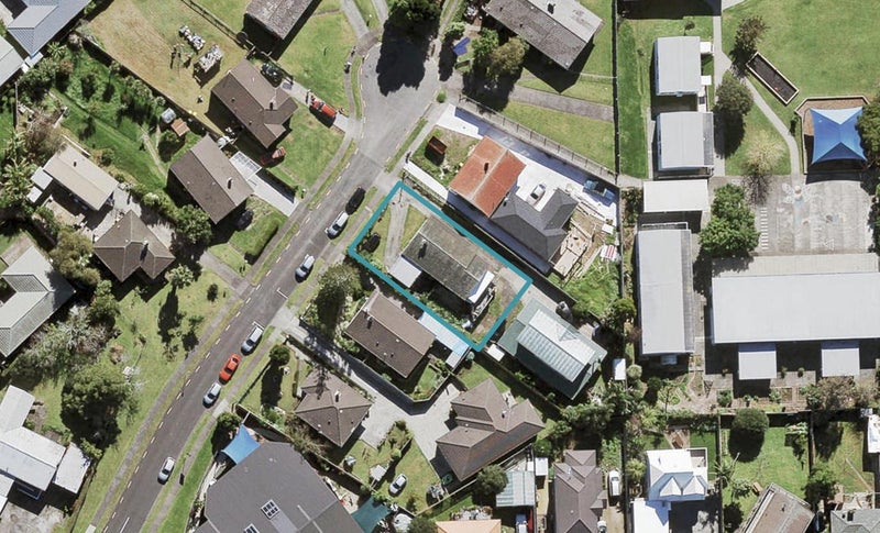 7A Gwendoline Avenue, Te Atatu Peninsula, Auckland - Carousel 1