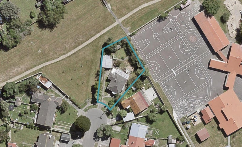 7 Sellers Grove, Taita, Lower Hutt - Carousel 1