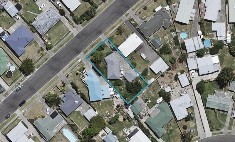 15 Clarence Cox Crescent, Pirimai, Napier - Carousel 1