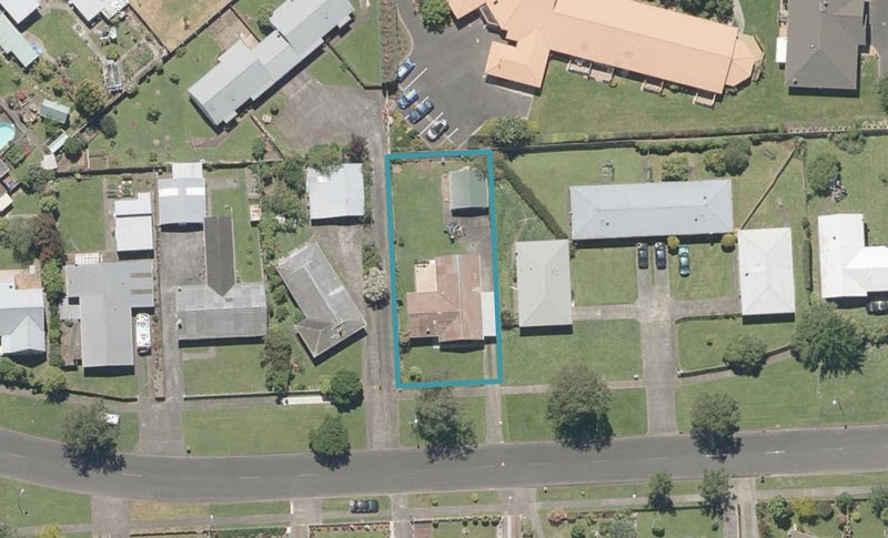 11 Hackett Street, Whanganui East, Whanganui - Carousel 1