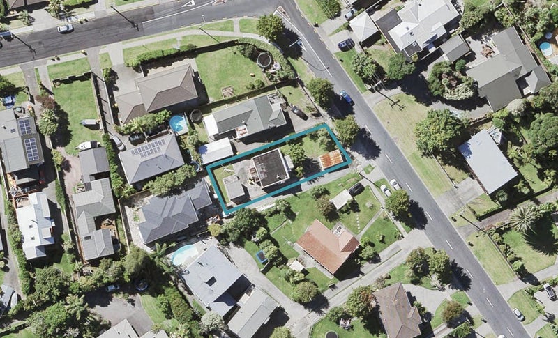 34 Lyons Avenue, Murrays Bay, Auckland - Carousel 1