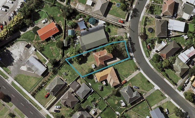 33 Crown Crescent, Otara, Auckland - Carousel 1