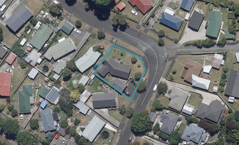 1 Chelmsford Street, Silverdale, Hamilton - Carousel 1