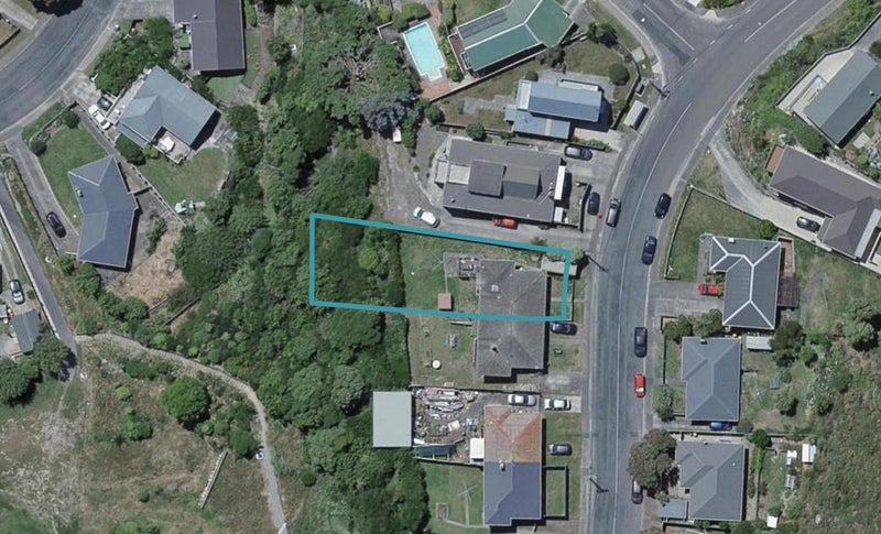 8 Ahuriri Street, Strathmore Park, Wellington - Carousel 1