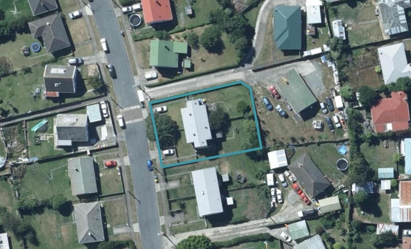 33 Aberfeldy Street, Cannons Creek, Porirua - Carousel 1