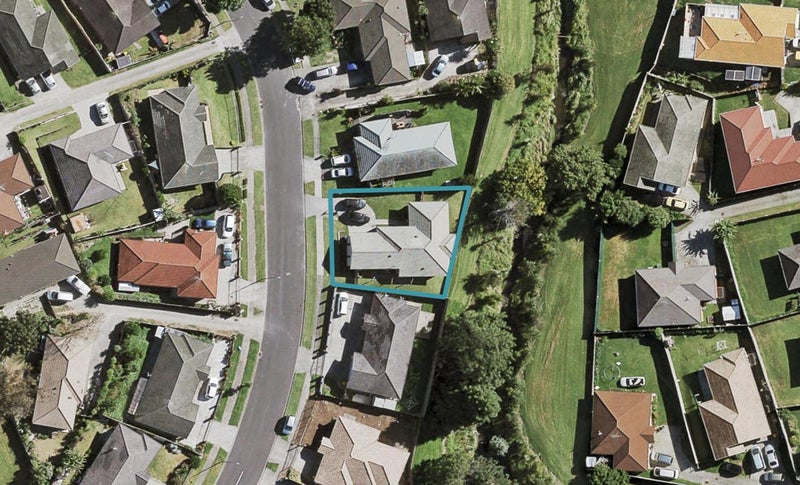 64 Castlefinn Drive, Weymouth, Auckland - Carousel 1