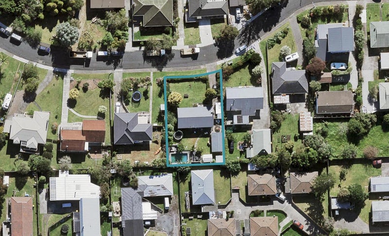 8 Murray Road, Te Atatu Peninsula, Auckland - Carousel 1