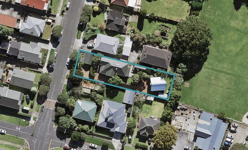 18 Kingsway Avenue, Sandringham, Auckland - Carousel 1