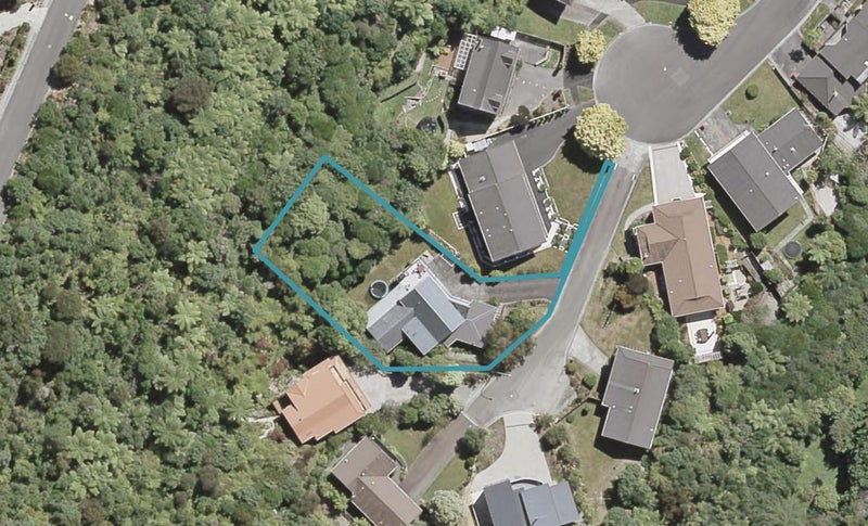 18 Pioneer Grove, Silverstream, Upper Hutt - Carousel 1