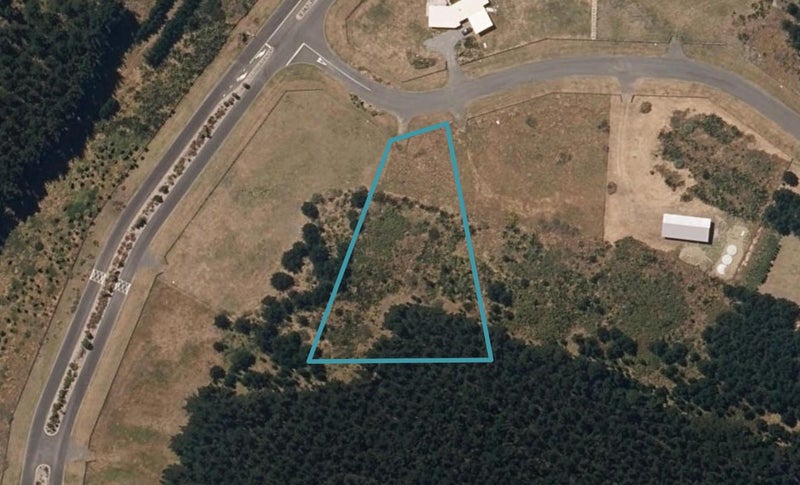 4 Mowhia Grove, Waitārere, Levin - Carousel 1