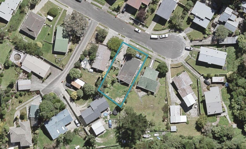 43 Edelweiss Grove, Timberlea, Upper Hutt - Carousel 1